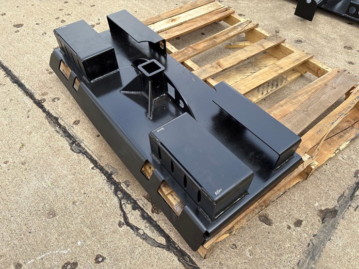 heavy-duty-skidloader-receiver-hitch-plate-image-2