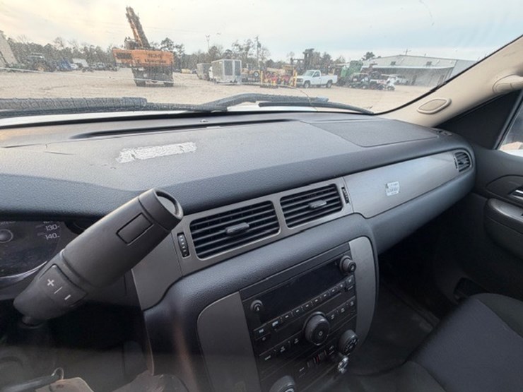 2012-chevrolet-tahoe-image-41