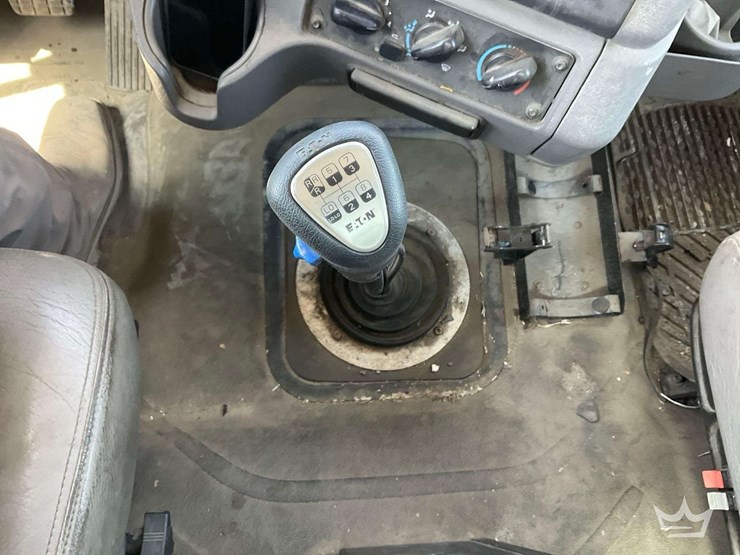 2014-freightliner-114sd-image-19