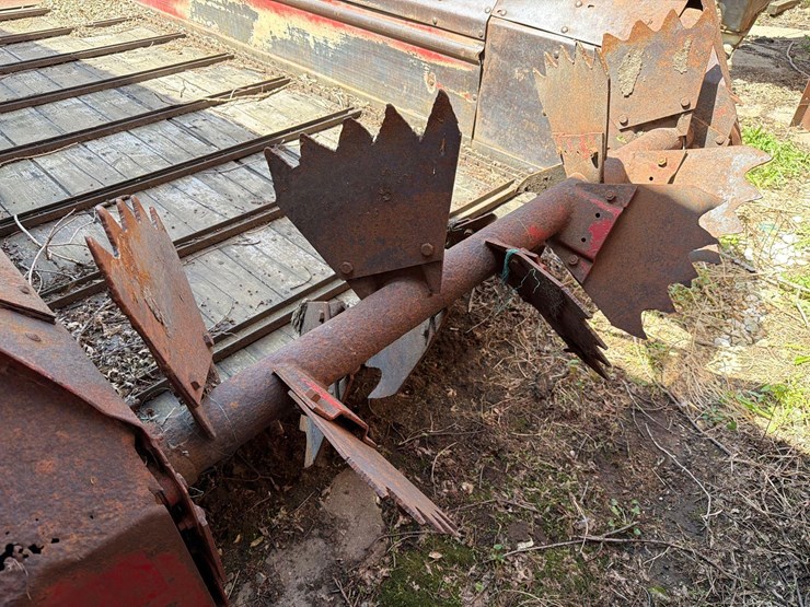 new-holland-520-image-11