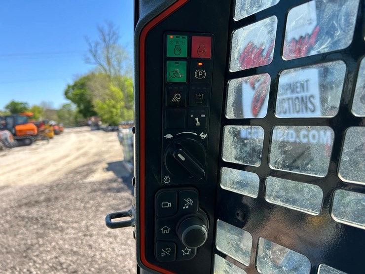 2021-bobcat-t64-image-21