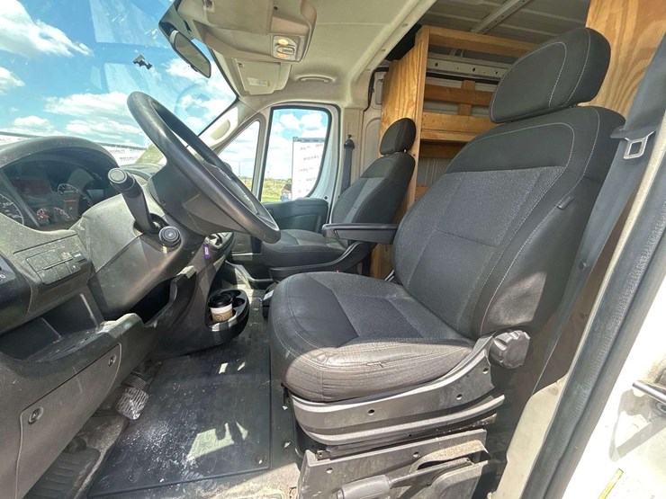 2018-ram-promaster-1500-image-12