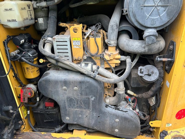 2020-caterpillar-259d3-image-16