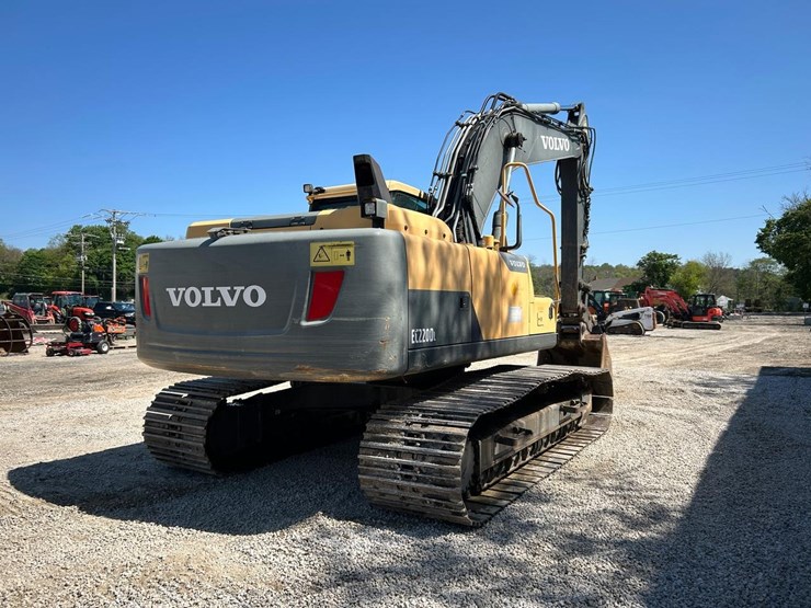 volvo-ec220dlc-excavator-image-4