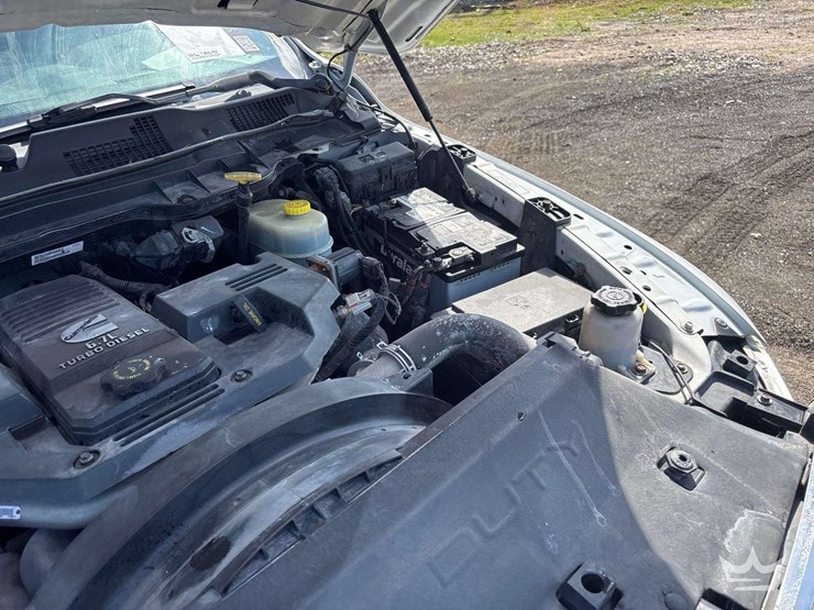 2014-dodge-3500-image-24