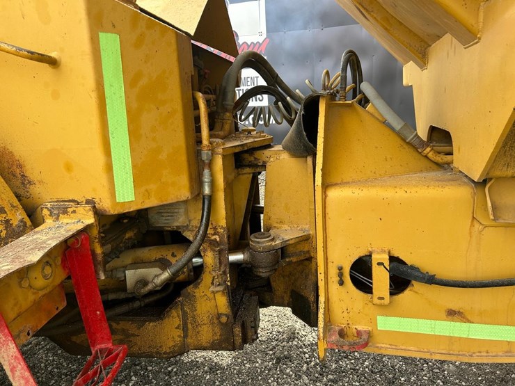 caterpillar-d25b-image-14