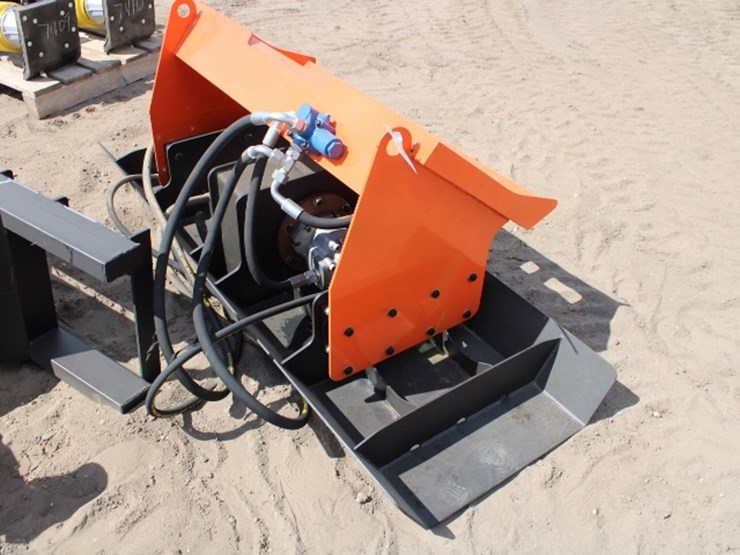 #7211-•-skidsteer-vibrating-flat-plate-compactor-image-1