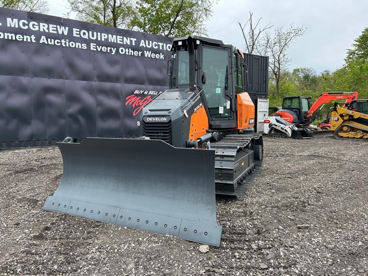 2026--develon-dd100-us10-crawler-dozer-image-8