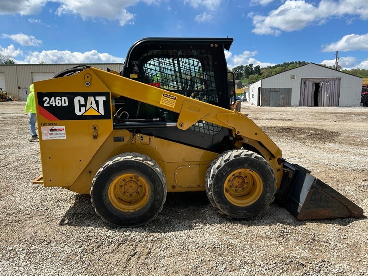 2015-caterpillar-246d-image-30