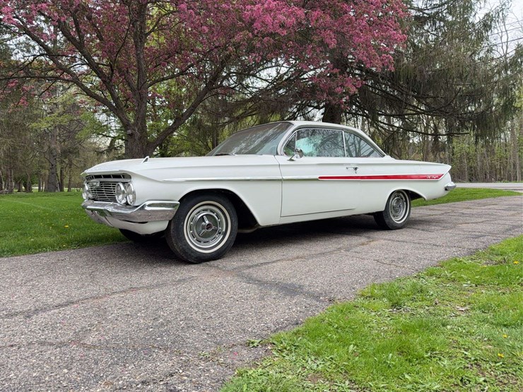 1961-chevrolet-impala-image-1