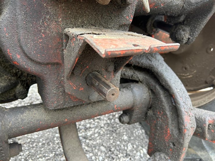 allis-chalmers-190xt-series-iii-tractor-image-14