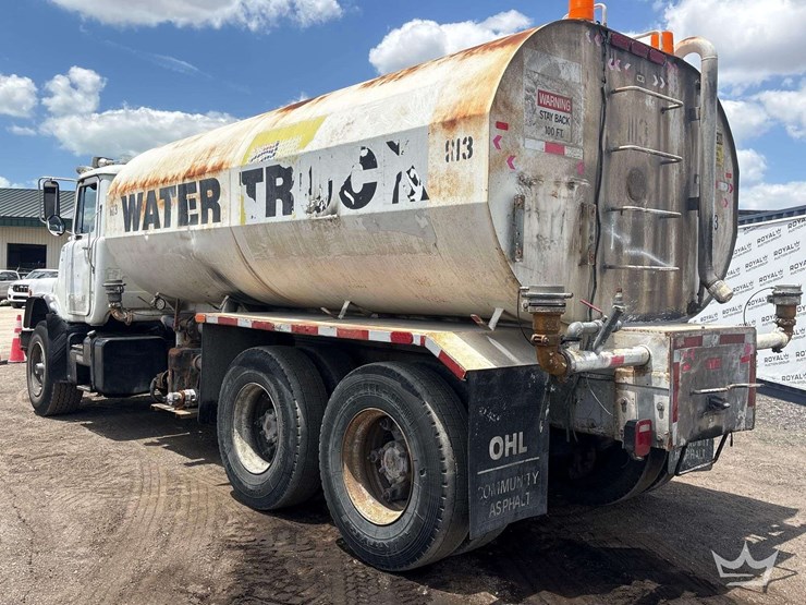 2000-mack-dm690s-image-4
