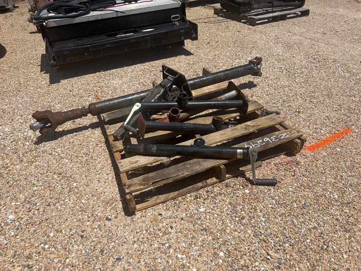 #36294-•-pallet-with-jack-stands,-drive-shaft-image-1