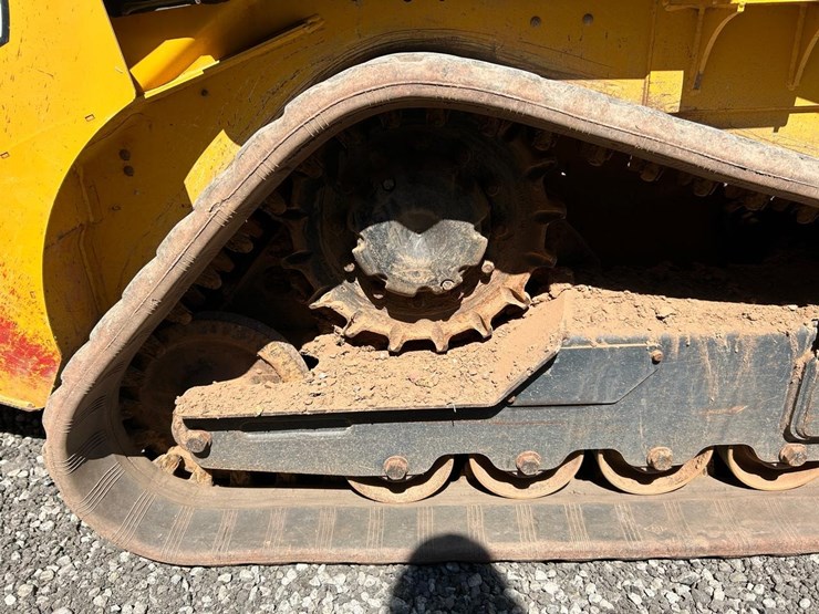 2023-deere-317g-image-13