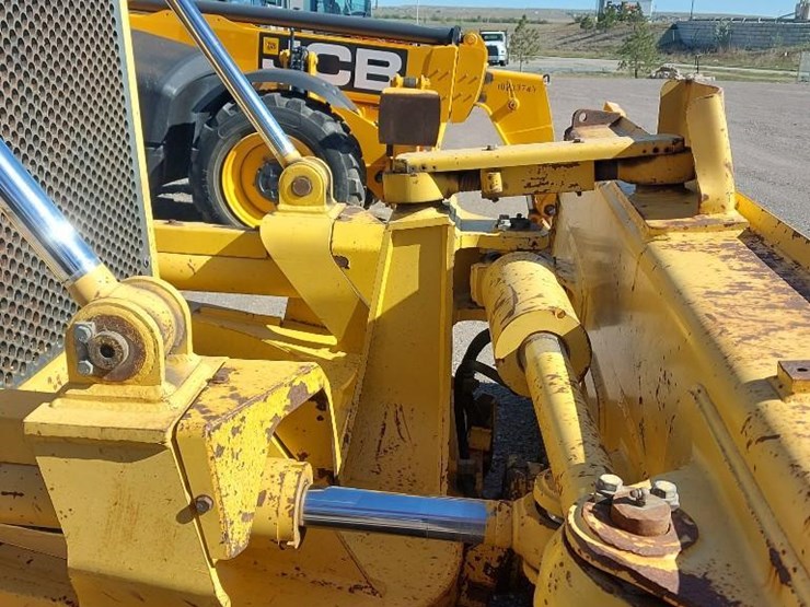 2011-komatsu-d65ex-16-image-20