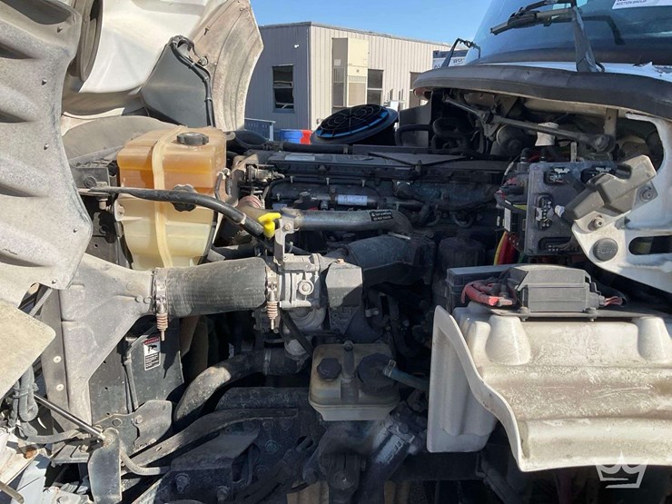 2012-freightliner-m2-112-t/a-fuel-and-lube-truck-image-8