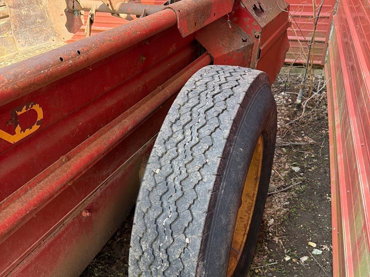 new-holland-520-image-19