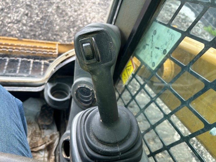 2018-caterpillar-289d-image-21