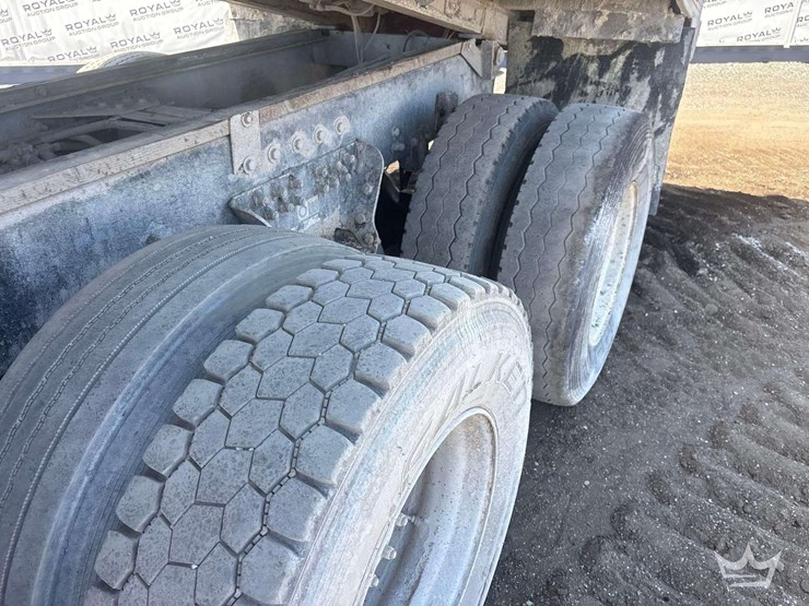 2005-peterbilt-357-image-25