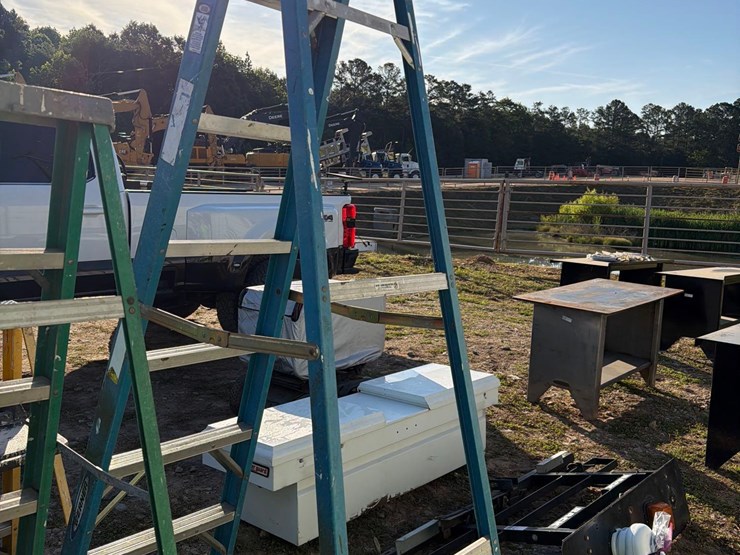 werner-8"-a-frame-fiberglass-ladder-image-2