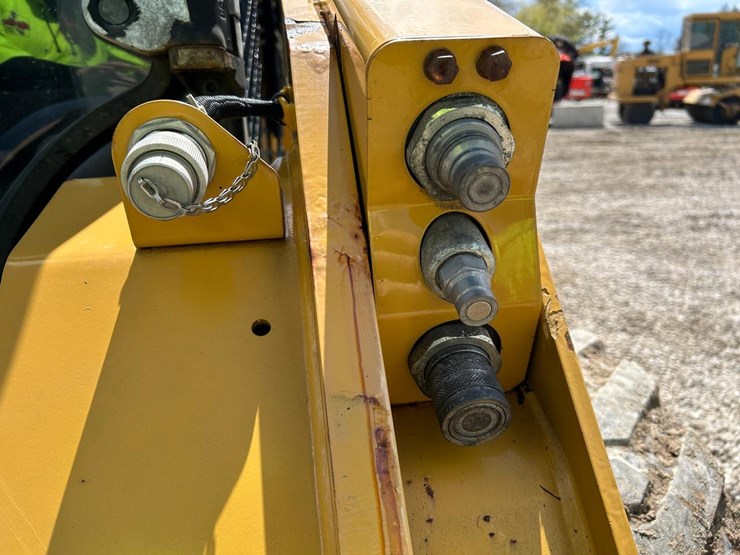 2015-caterpillar-246d-image-11