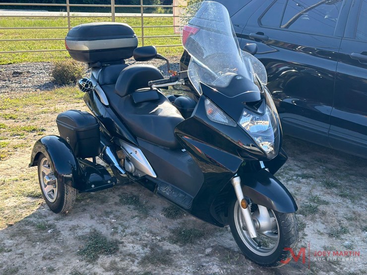 2002-honda-silver-wing-fsc600-motorcycle-image-1