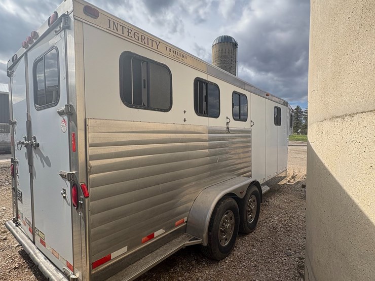 #370-•-20'-horse-gooseneck-trailer-(title-in-delay)-(denmark,-wi)-image-11