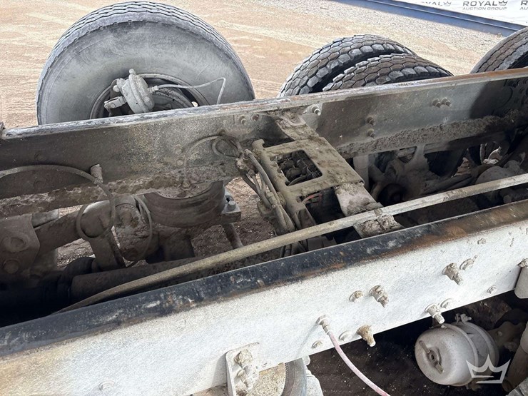 2007-freightliner-m2-112-tri-axle-dump-truck-image-12