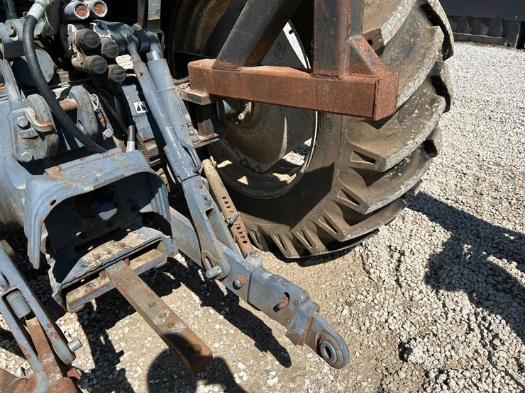 new-holland-8240-image-24