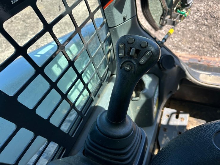 2021-bobcat-t64-image-25