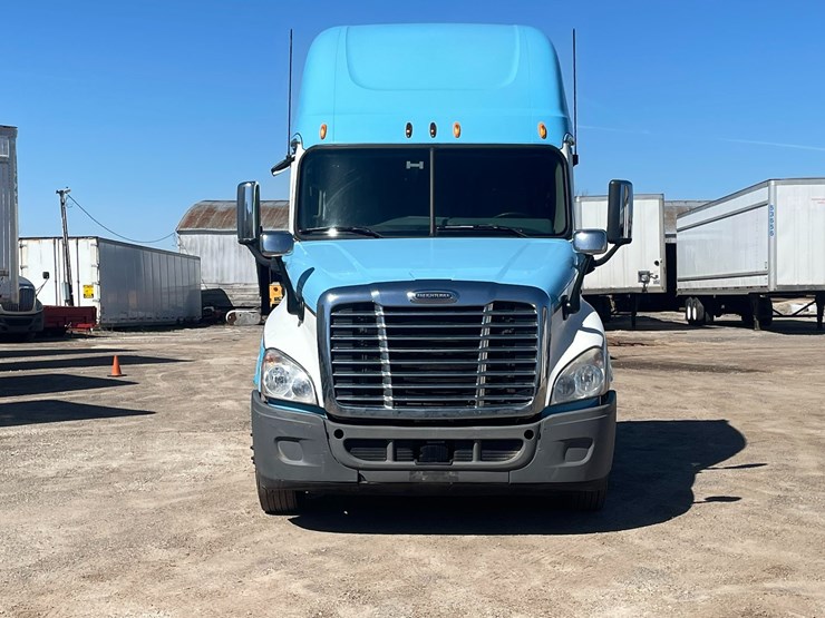 #202-•-2013-freightliner-cascadia-semi-tractor-(title-in-delay)-(denmark,-wi)-image-2