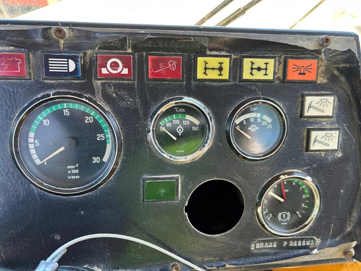 moxy-6225b-rock-truck-image-23