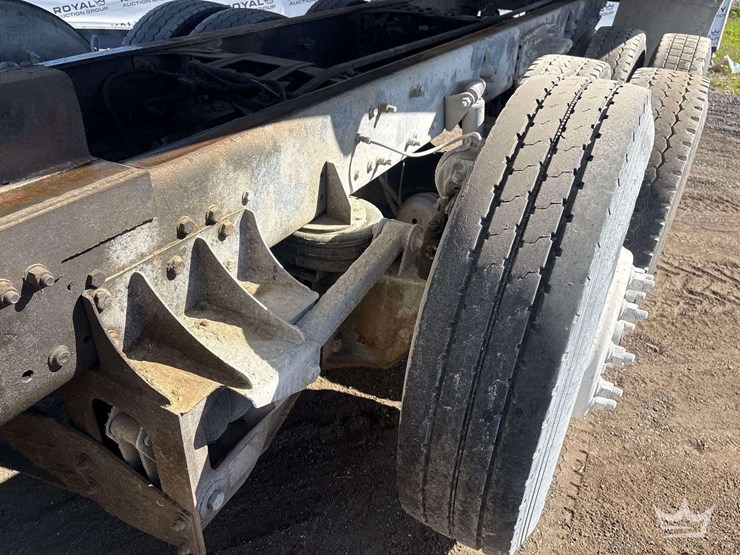 2007-freightliner-m2-112-tri-axle-dump-truck-image-19