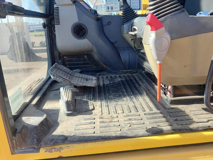 2013-komatsu-pc490-lc-10-image-33