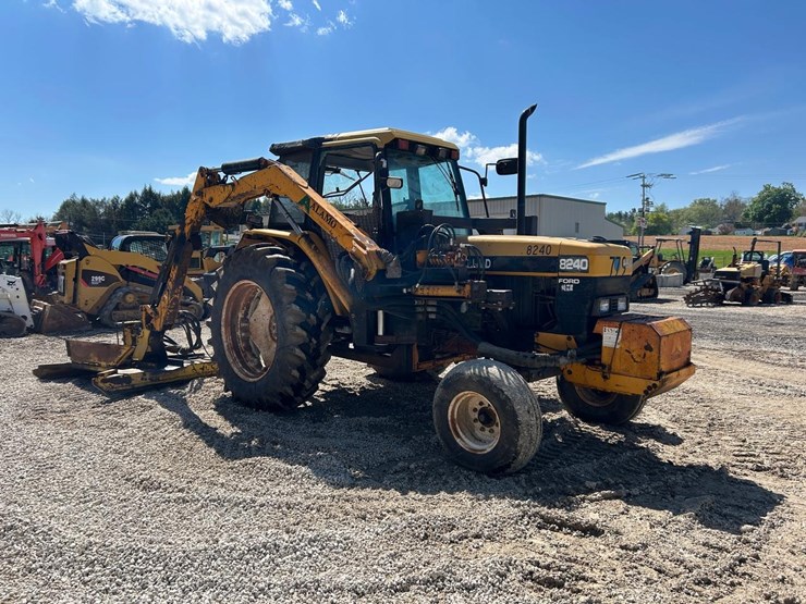 new-holland-8240-image-46