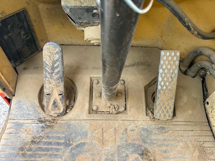 caterpillar-d25b-image-25