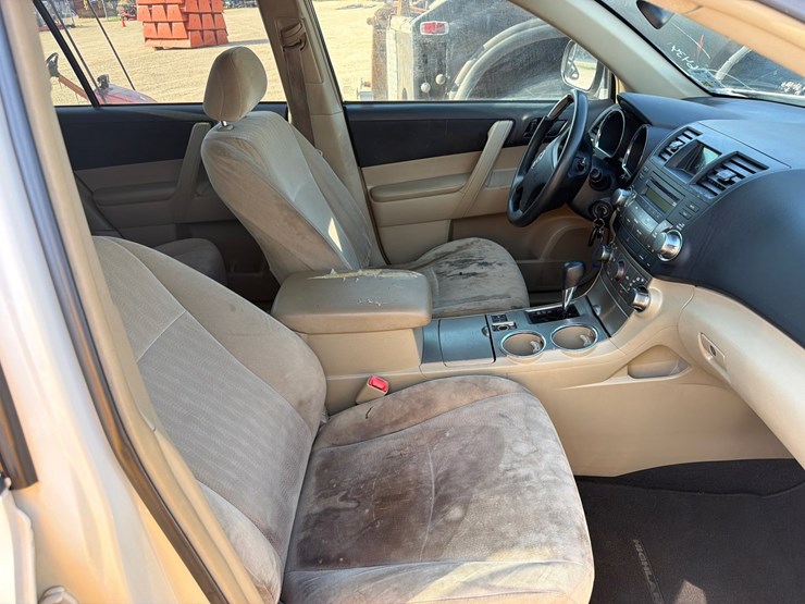 2011-toyota-highlander-image-7