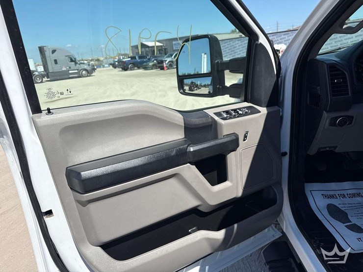 2022-ford-f350-image-18