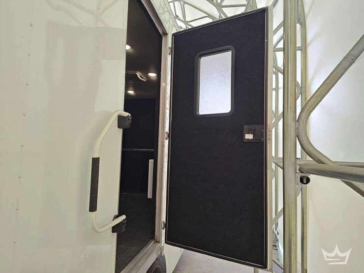 2025-precisions-provencal-22ft.-5th-wheel-mobile-office/-showroom-trailer-image-40