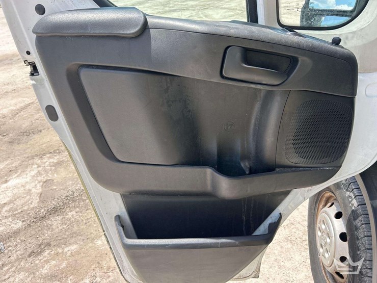 2018-ram-promaster-1500-image-11