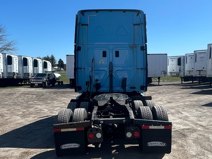 #202-•-2013-freightliner-cascadia-semi-tractor-(title-in-delay)-(denmark,-wi)-image-6
