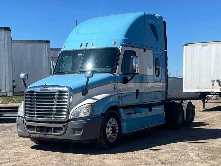#202-•-2013-freightliner-cascadia-semi-tractor-(title-in-delay)-(denmark,-wi)-image-1