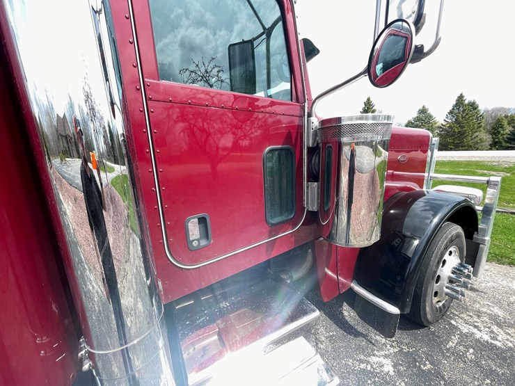 #200-•-2020-peterbilt-semi-tractor-(has-wi-title)-(denmark,-wi)-image-46
