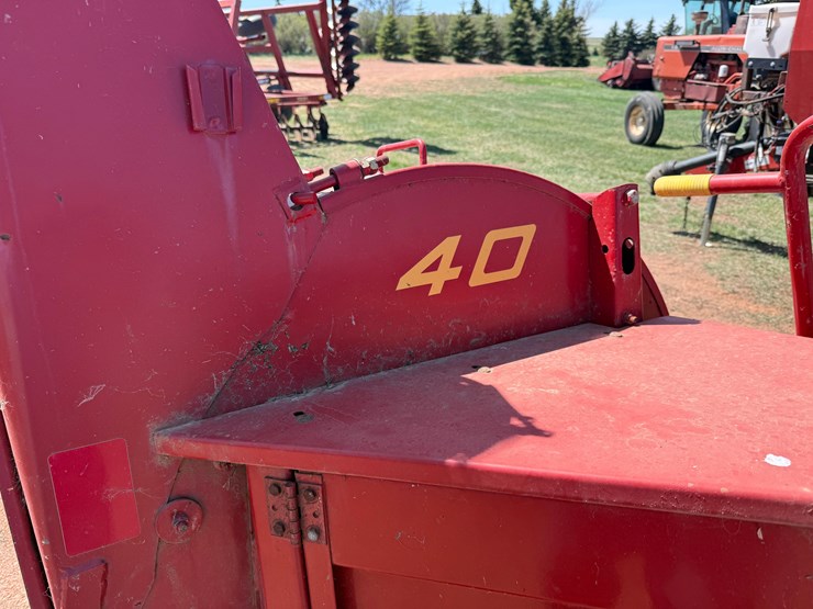 new-holland-40-image-8