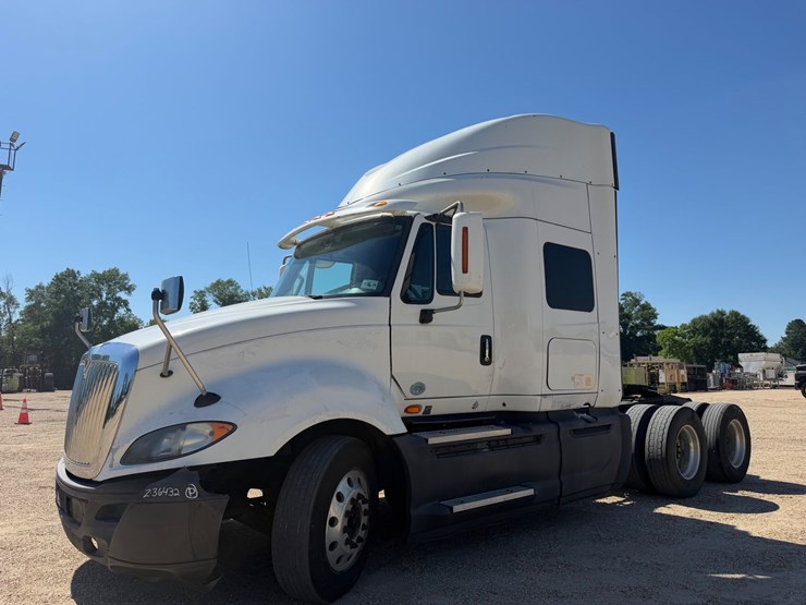 2015-international-prostar-image-1