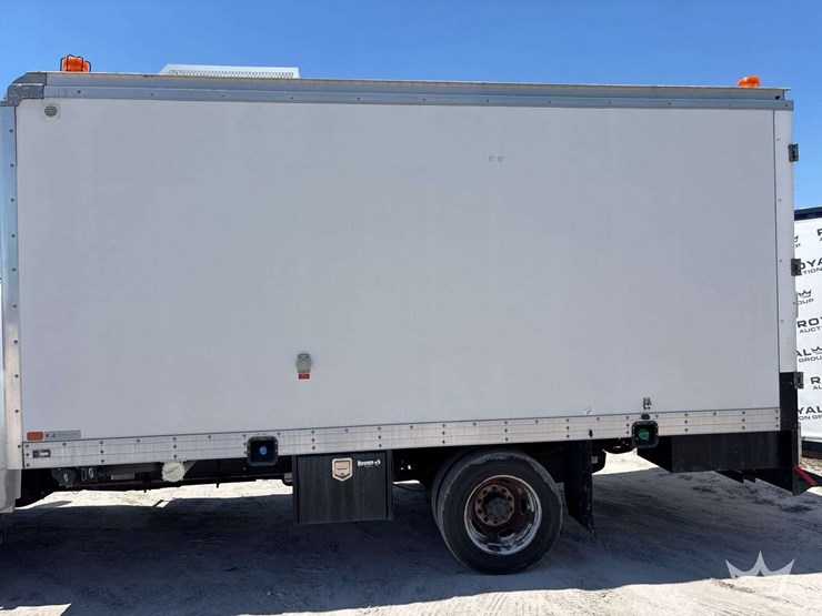 2020-ford-f550-image-11