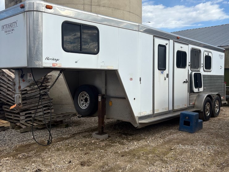 #370-•-20'-horse-gooseneck-trailer-(title-in-delay)-(denmark,-wi)-image-1