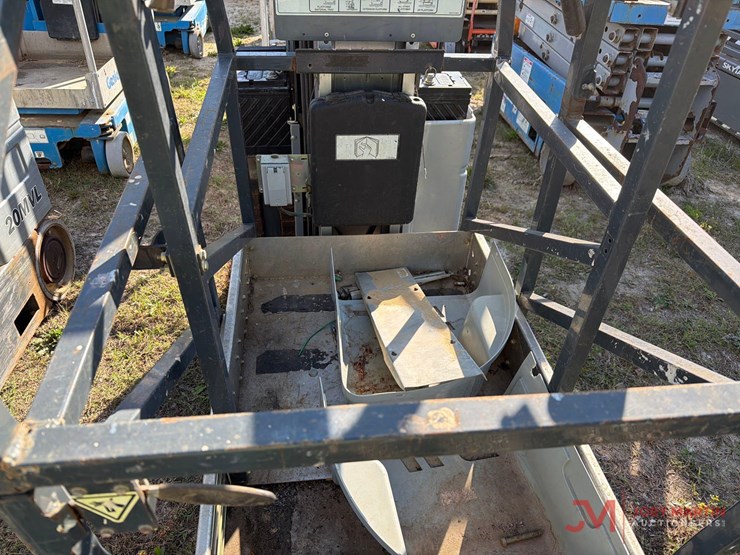 2014-jlg-20mvl-image-8