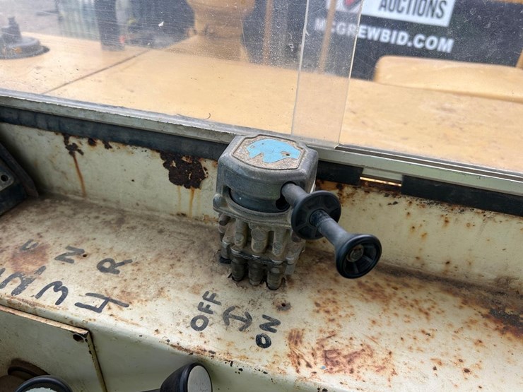 caterpillar-d25b-image-23