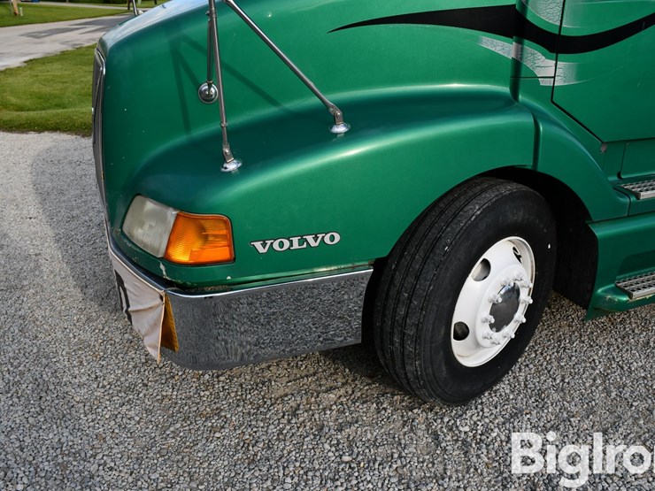 1999-volvo-vn-image-14